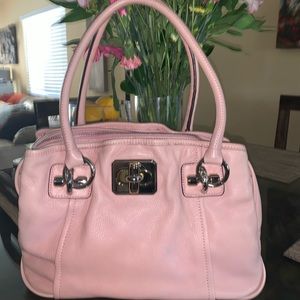 B. Makowsky light pink purse